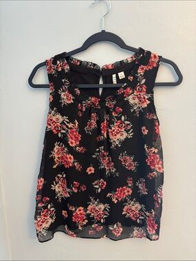 Elle Women’s Black Floral Sleeveless Blouse - Size S